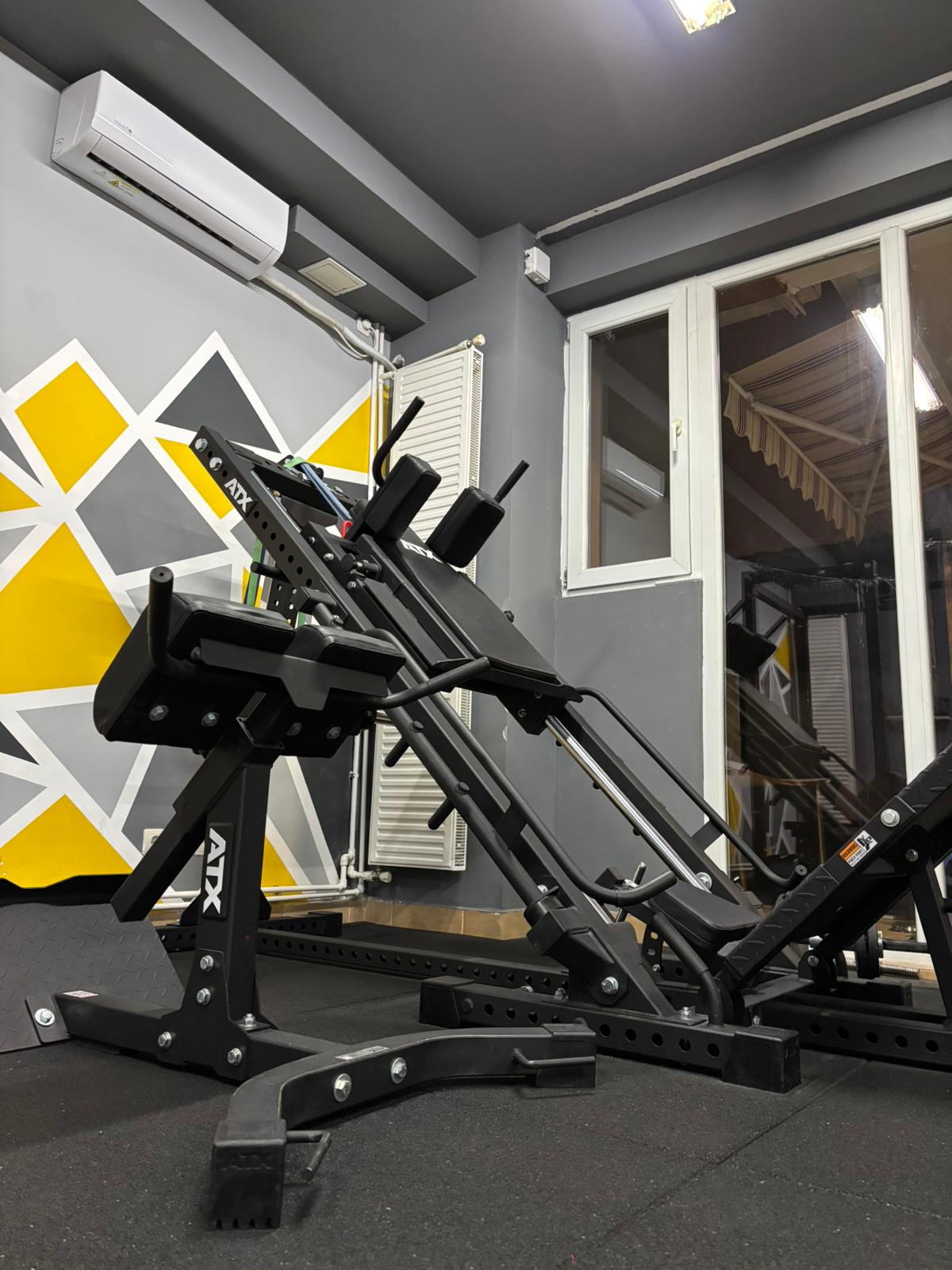 Hack squat machine